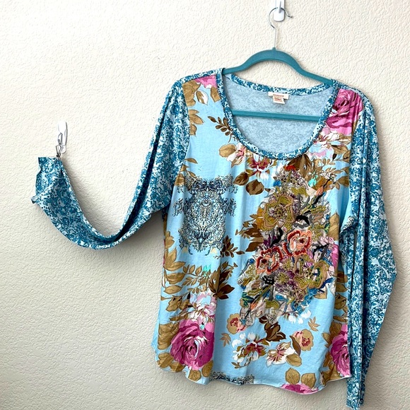 Sundance Tops - Sundance beaded T — size L